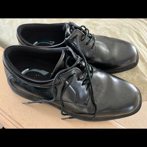 Mens dress shoes 8 M genuine leather upper
